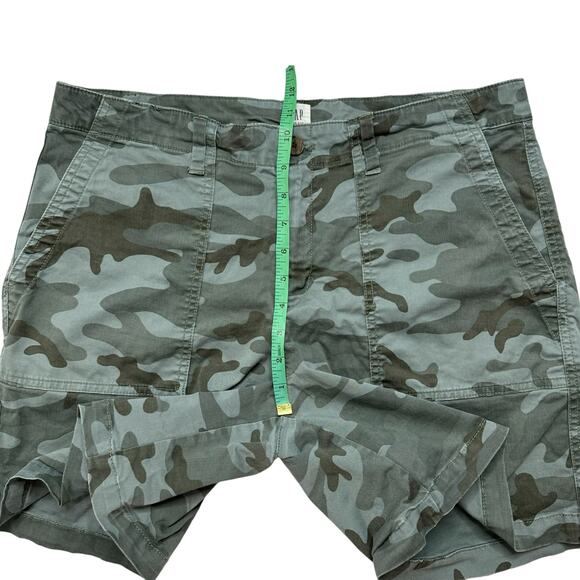 GAP Green Camo Girlfriend Khaki Shorts Size 14 Womens Cotton Stretch Bermuda - Picture 6 of 7